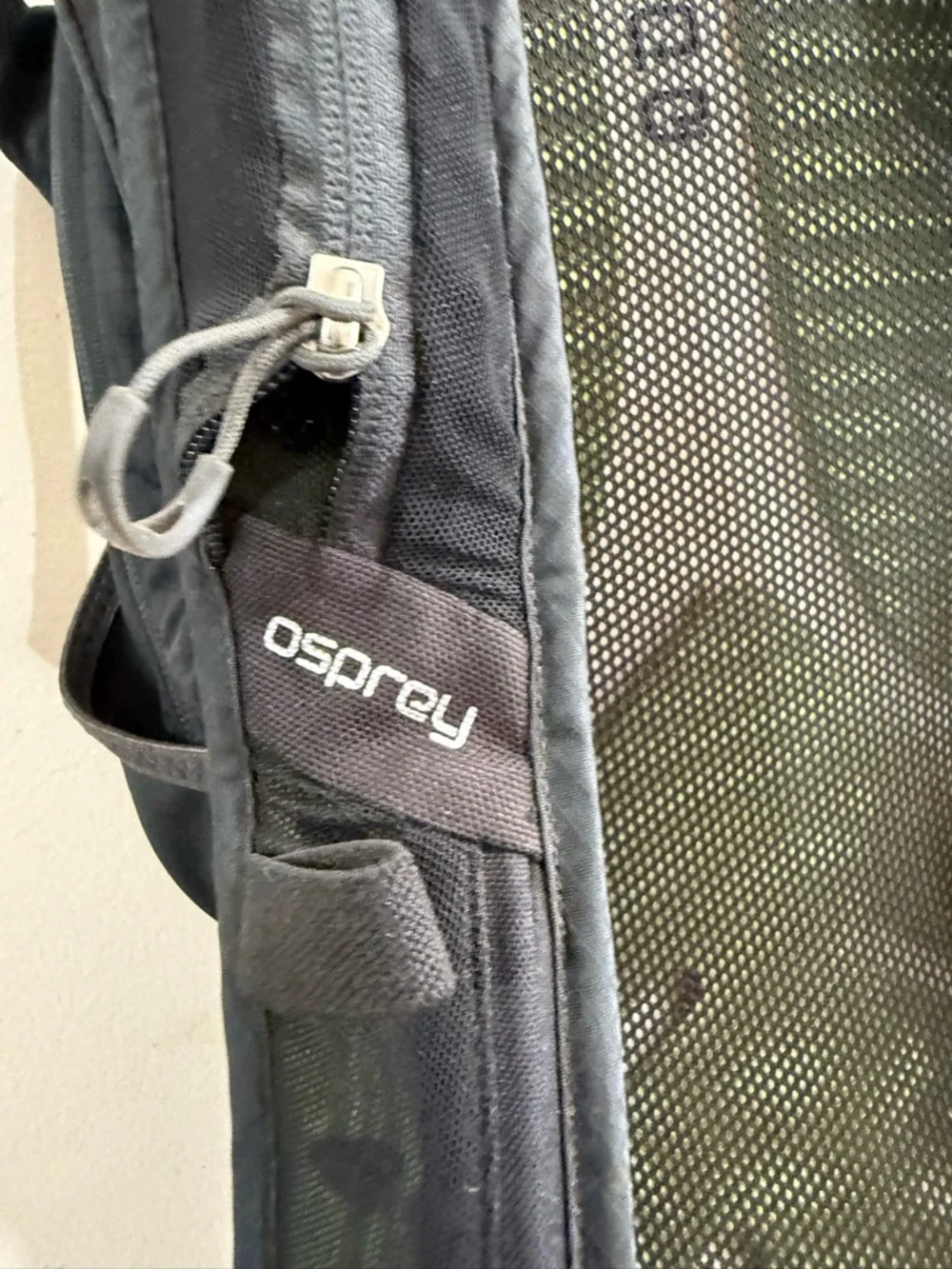 OSPREY Raptor 14 Backpack in Black with Gray Accents
